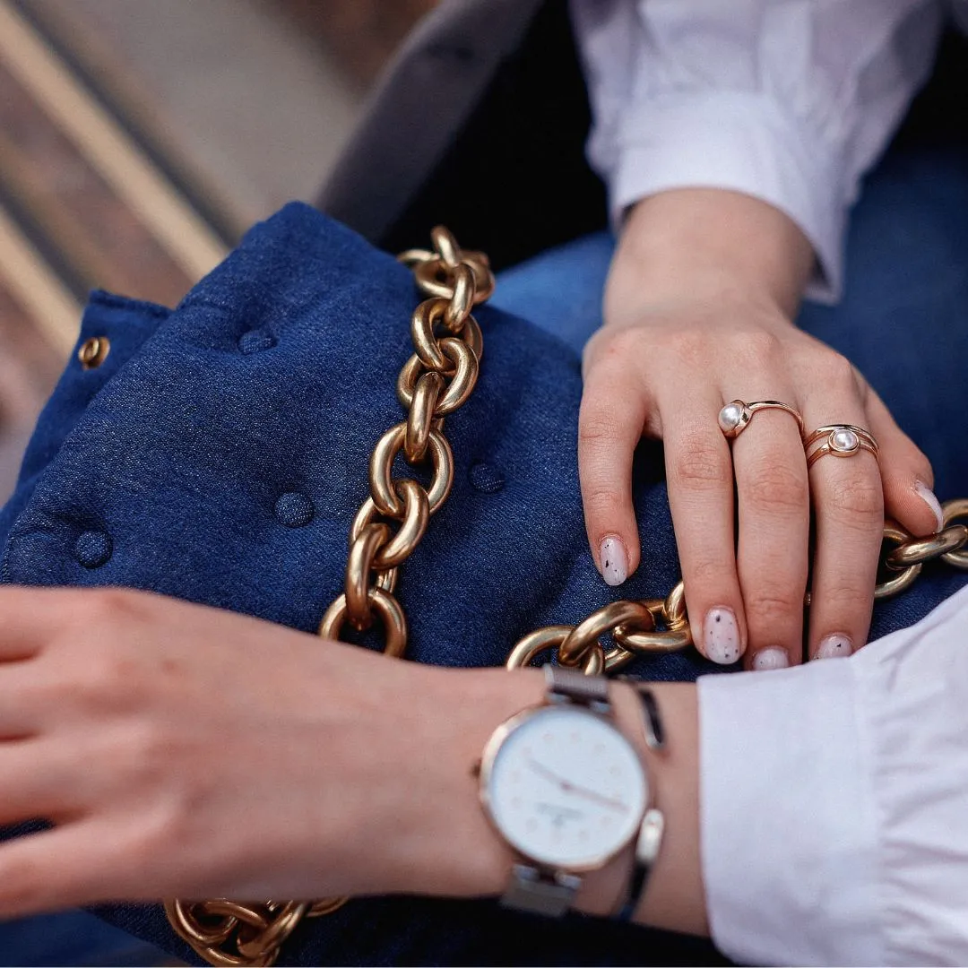 Accesorios elegantes combinados para una ocasión especial